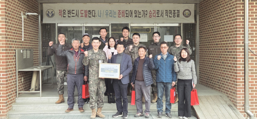 12 이동면방위협의회, 105통신단 751통신대대 위문1.jpg