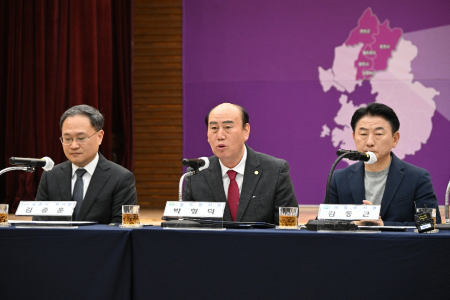 ★동두천시, 경기북부 5개 시·군 공동선언… 경마장 이전·방산클러스터 유치 협력(5).jpg