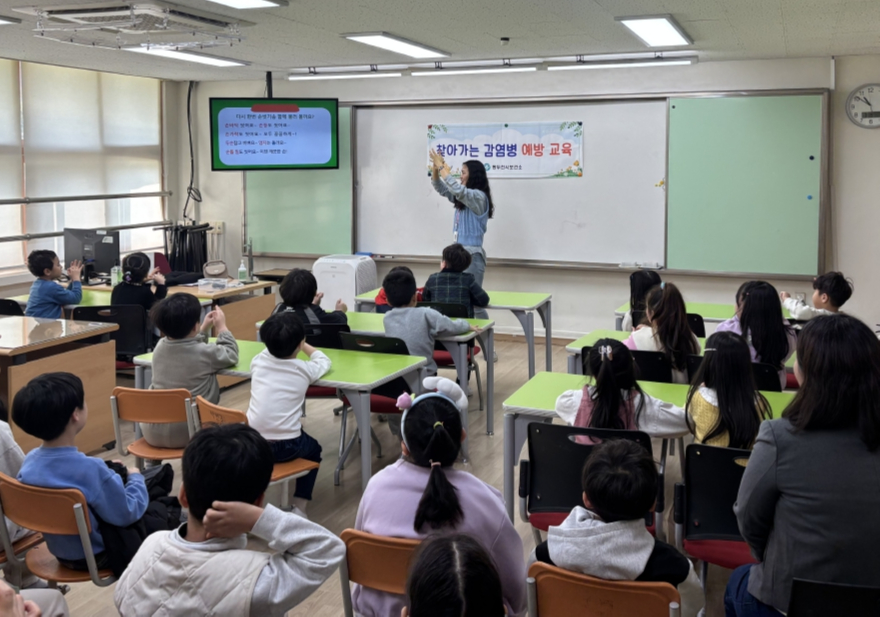 8. 동두천시보건소, 탑동초등학교 저학년 대상 감염병 예방교육 실시(2).jpg