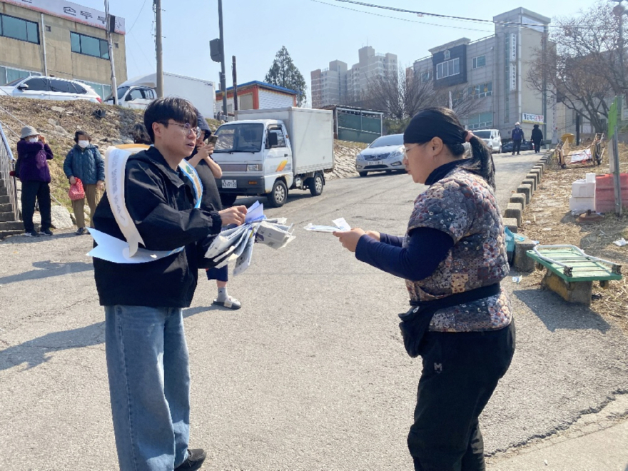 5-2 포천시, 신읍오일장에서 ‘찾아가는 도로명주소 홍보’ 실시2.jpg