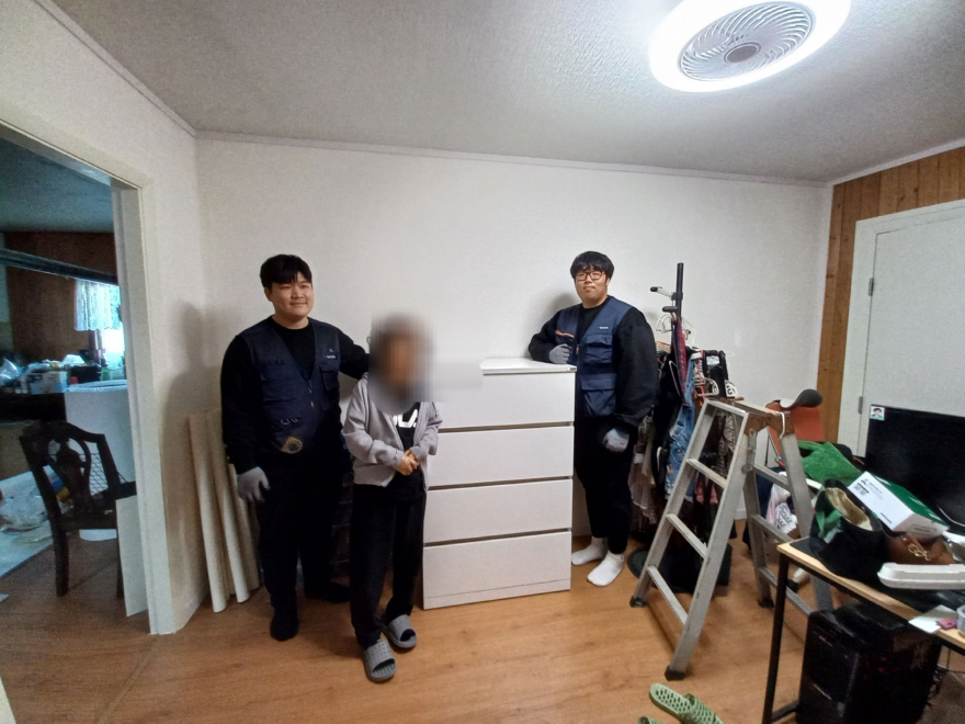 10-3 내촌면 지역사회보장협의체, 청음공방과 ‘사랑의 가구 나눔’ 실천4.jpg