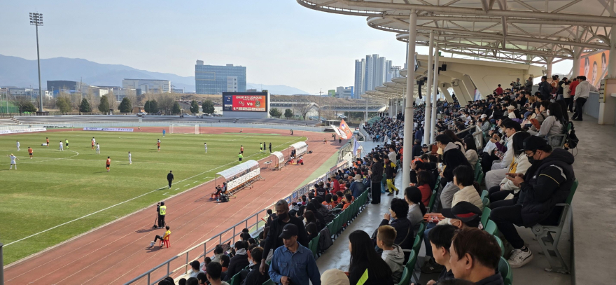 2-3 포천시민축구단, 홈 개막전 승리…오렌지 물결 속 시민 화합 이끌어.jpg
