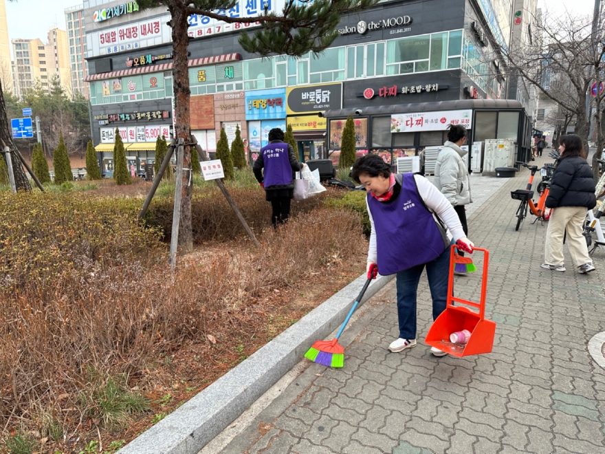 3.20.-양주시 양주2동 ‘우리동네 새단장’새봄맞이 국토대청소 실시1.jpg