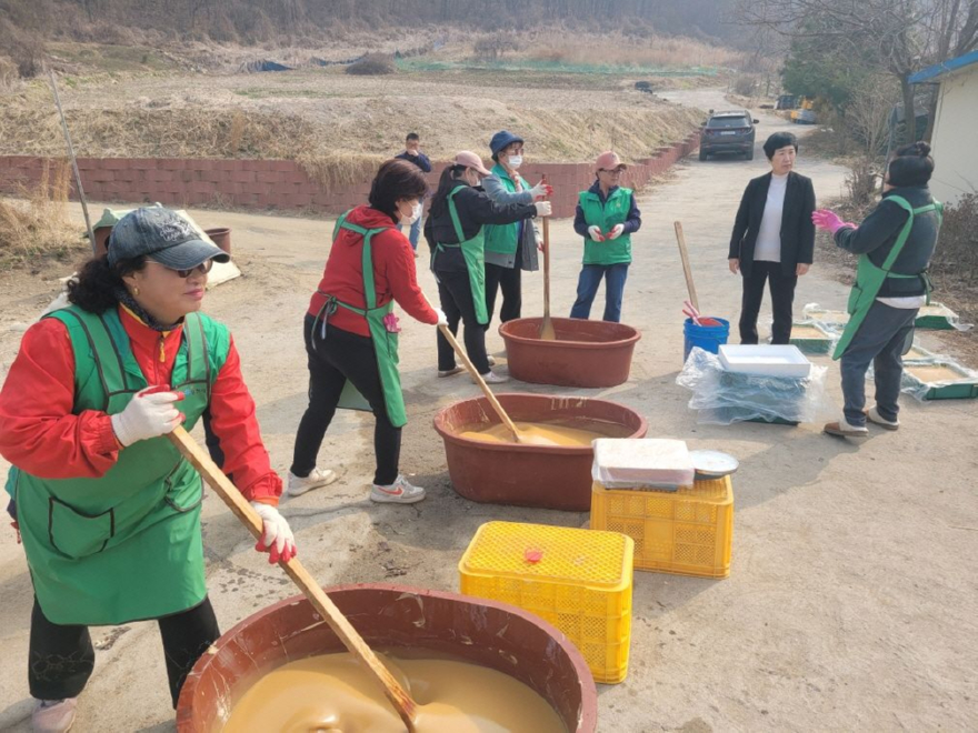 4-2 포천시 영중면 새마을부녀회 재활용 비누 만들기로 환경보호와 이웃사랑 실천2.jpg