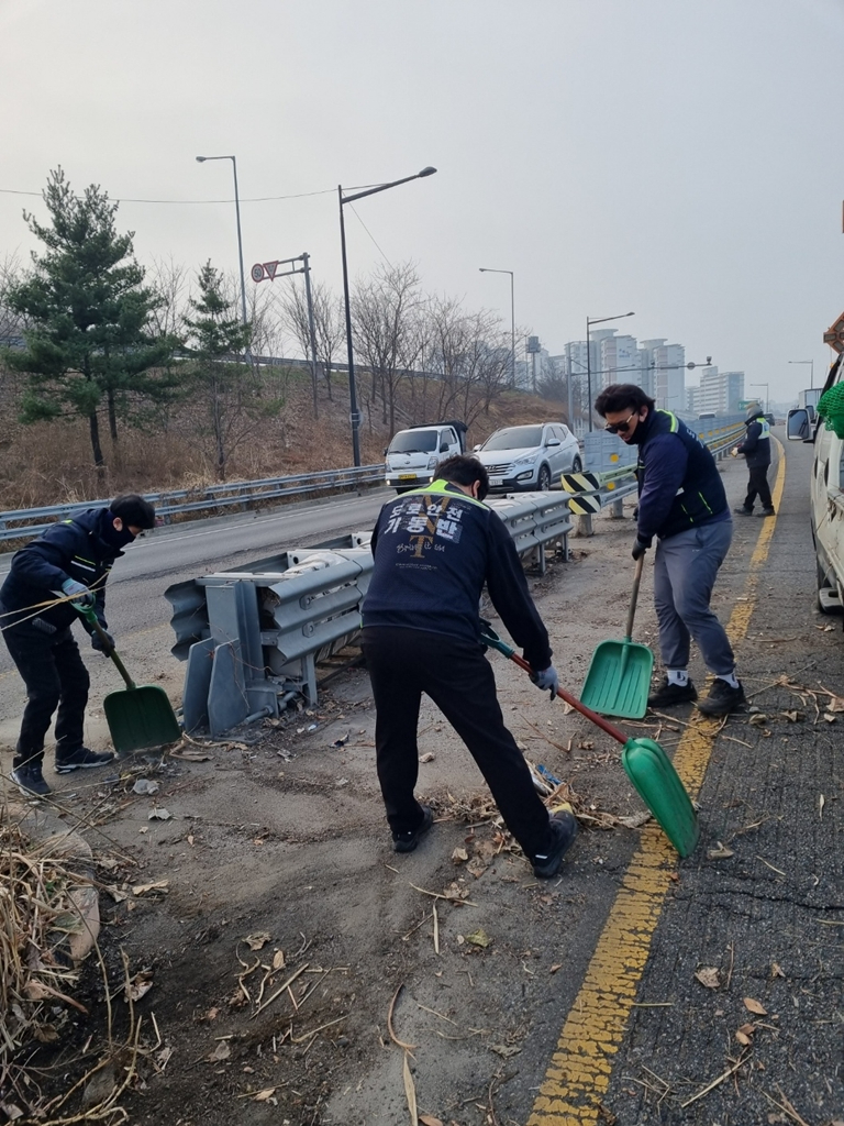 4.도로관리과(의정부시, 동부간선로 등 주요 도로 사각지대 ‘밀착 정비’ 본격 추진)1.jpg