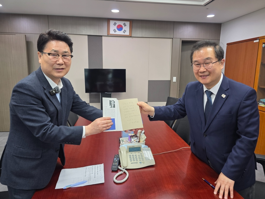 [크기변환][보도자료] 이건태 국회의원, 김원기 의정부시장 예비후보에 ‘의정부의 이재명이 되어 주십시오.’ 메시지 전달_배포용1.jpg