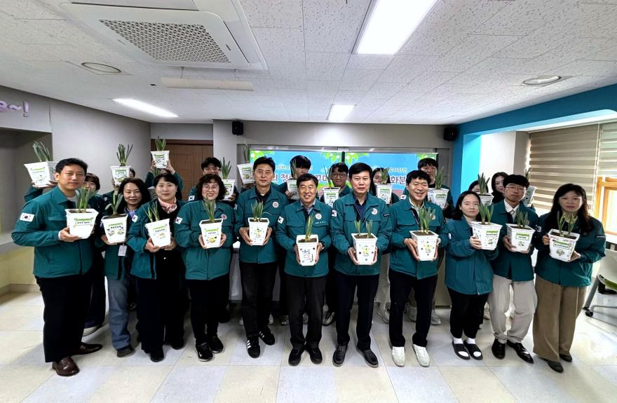 [크기변환][0401 보도자료] 청렴, 가꾸고 키우는 가치로! 의정부교육지원청 청렴 식목 행사 개최(사진3).jpeg