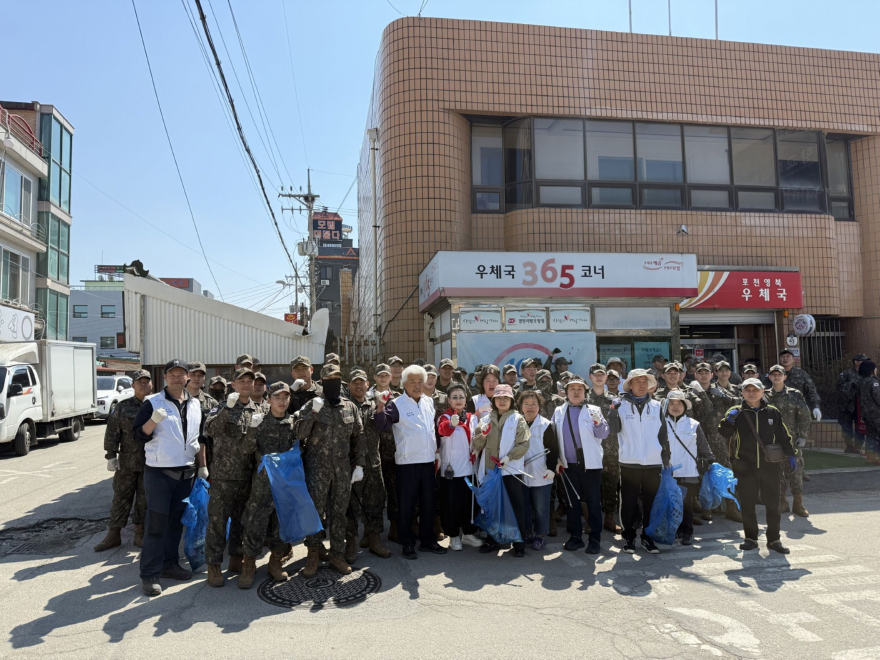 11-1 포천시 제1기갑여단·영북면 주민자치회, ‘국토대청결의 날’ 맞아 정화활동 실시1.jpg