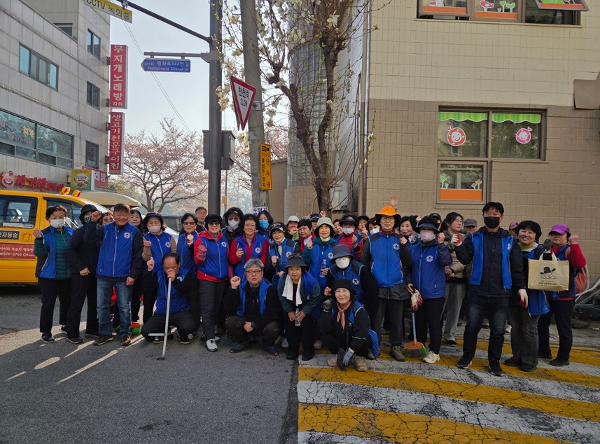 13.호원1동(호원1동+통장협의회,+여름철+침수+예방+위한+‘빗물받이+일제+정비’+실시)1.jpg