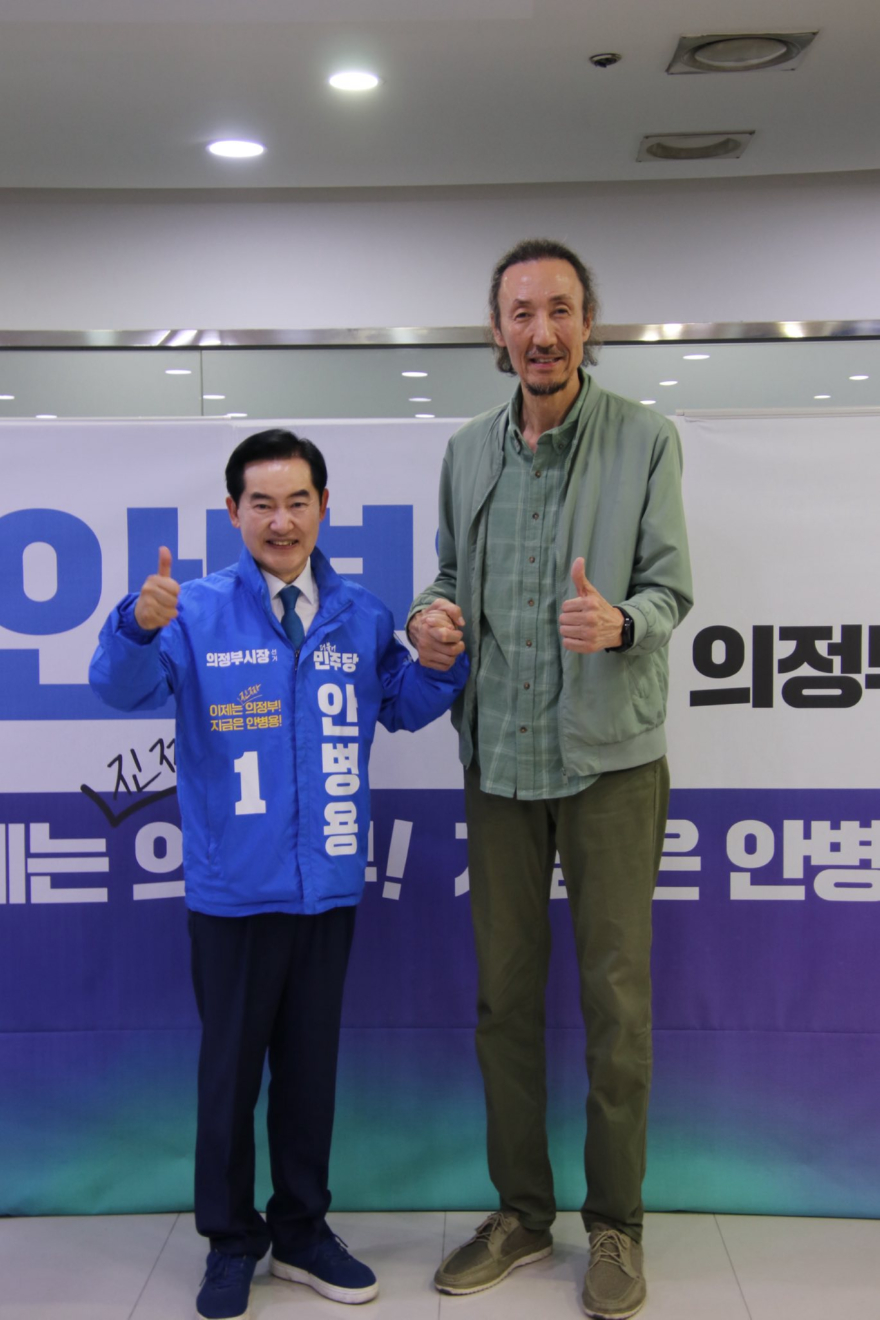 04 키다리 한기범이 오다.jpg