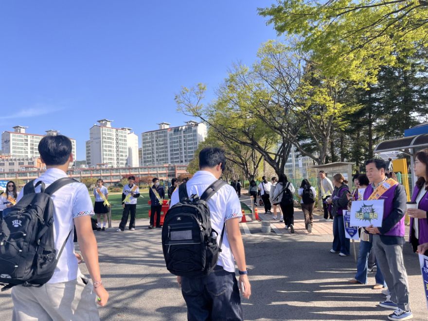 7-3 포천동 청소년지도협의회, 포천고등학교 청소년 보호 캠페인 실시.jpeg