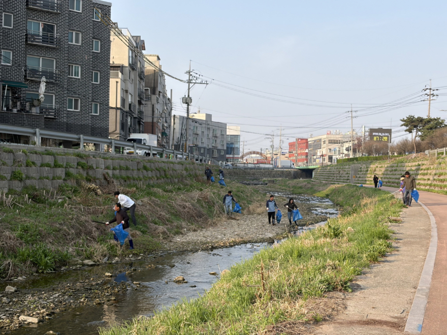 8-2 2026년 선단동 봄맞이 하천변 대청소 실시.jpg