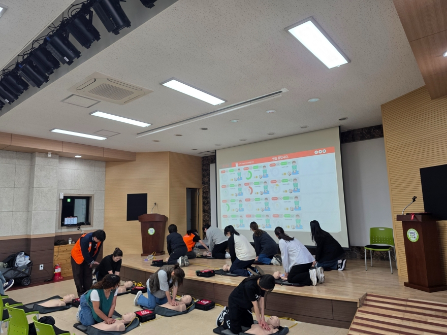 6. 동두천시, 어린이 이용시설 종사자 안전교육(CPR)실시(2).jpg