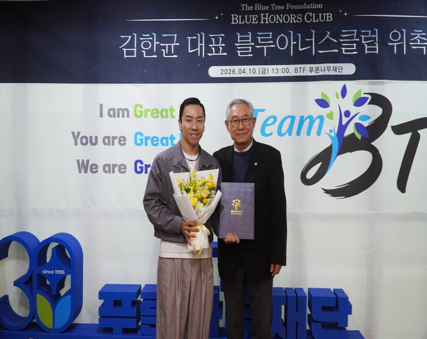 사진 1. 코스토리 김한균 대표-BTF 푸른나무재단 김종기 명예이사장.png
