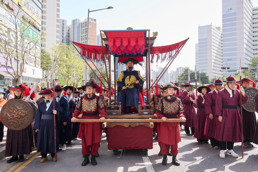 4.20.-12만명 몰린 양주 회암사지 축제…‘참여형 전환’ 통했다.jpg