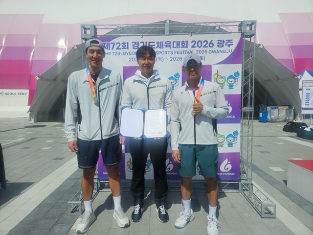 4.체육과(의정부시청+테니스팀,+제72회+경기도체육대회+테니스종목+남자+일반부+준우승)-왼쪽부터+정영석선수+김현승코치+이덕희선수.jpg