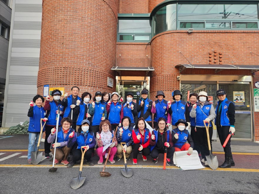 5.신곡2동(신곡2동+통장협의회,+빗물받이+정화활동으로+침수+예방에+앞장)1.jpg