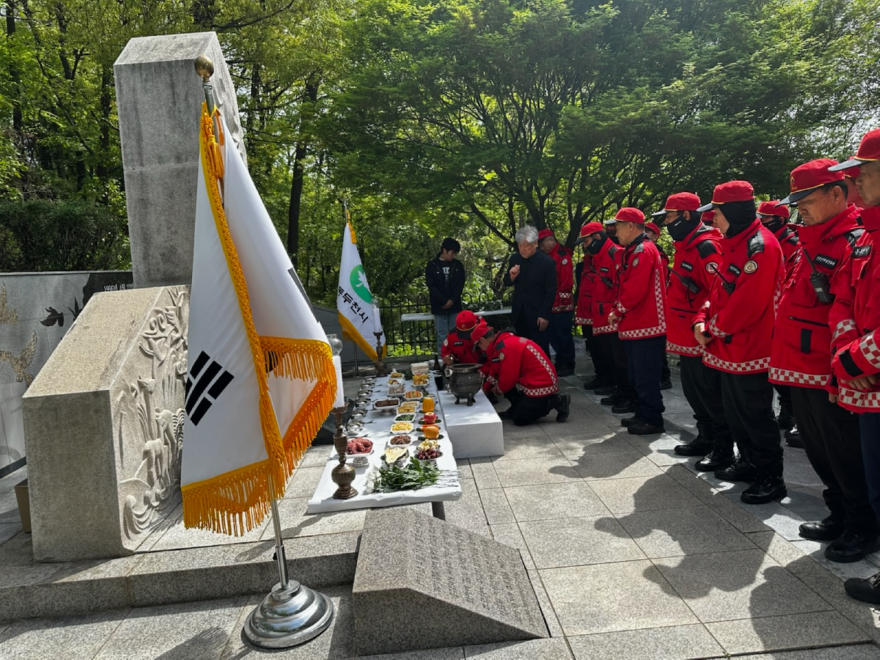 3.동두천시, 제30회 산불진화 순직자 추도식 개최02.jpg