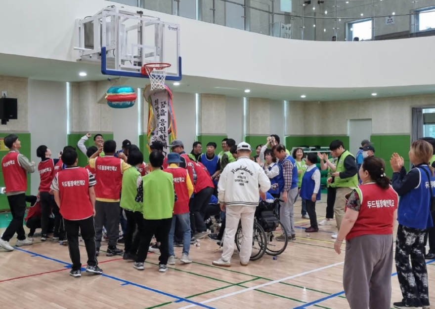 5. 함께 달려 더 즐거웠던 하루, 동두천시 두드림장애인학교 명랑운동회 열려(2).jpg