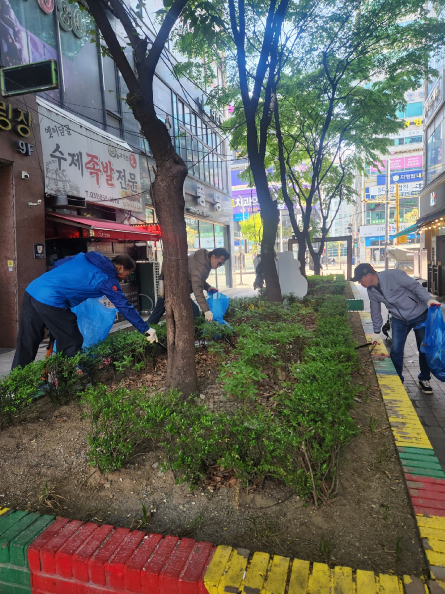 10. 동두천기독교장로연합회, 신시가지 환경정화 봉사 활동 실시(2).jpg