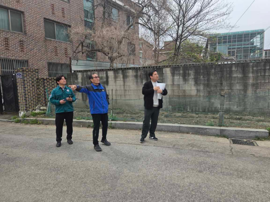 11. 보산동 행정복지센터, 여름철 재난대비 빗물받이 전수조사 및 로드체킹 실시(2).jpg