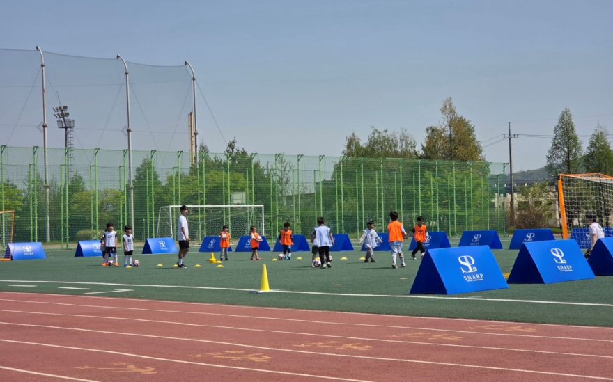 4.27.-양주시, 유소년 축구 저변 확대…국가대표 출신 김은중 감독 클리닉 운영1.jpg