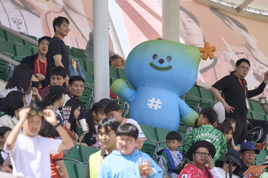 9-2 포천시민축구단, 어린이날 축제서 축구 체험부스 운영.jpg