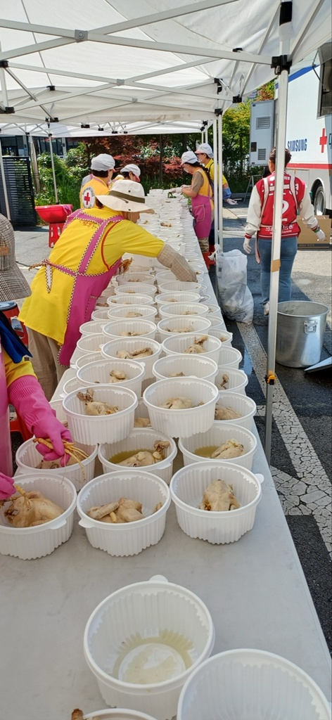 11.호원1동(호원1동+적십자봉사회,+5년째+이어온+삼계탕+나눔+실천)2.jpg