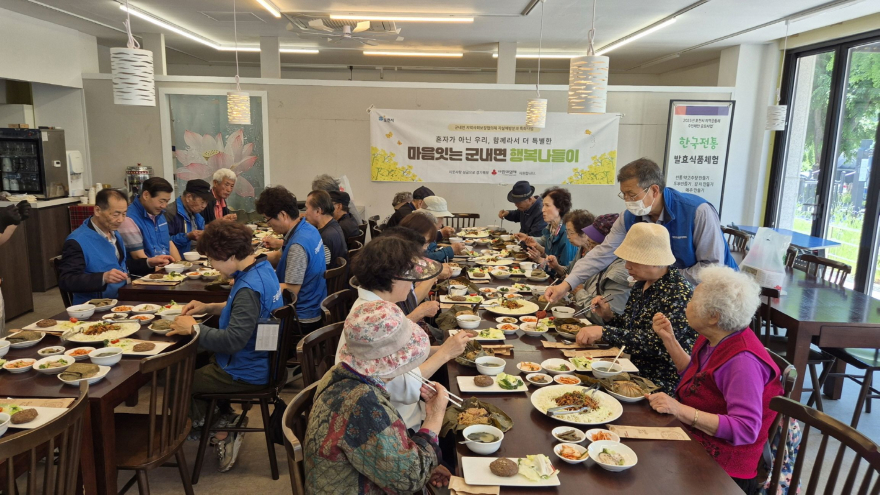 9-2 포천시 군내면 지역사회보장협의체, ‘마음잇는 군내면 행복나들이’ 개최3.jpg