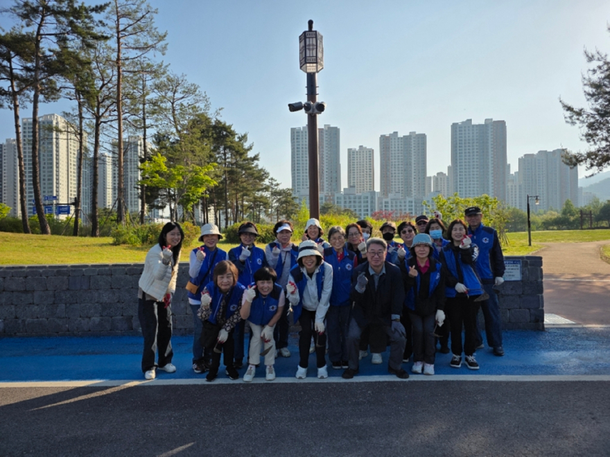 10.송산3동+자치민원과(송산3동+통장협의회,+공원입양+통해+지역+환경+지킴이+역할+‘톡톡’)1.jpg
