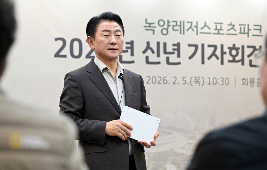 첨부2_녹양레저스포츠파크 조성계획을 발표하고 있는 김동근 의정부시장.JPG