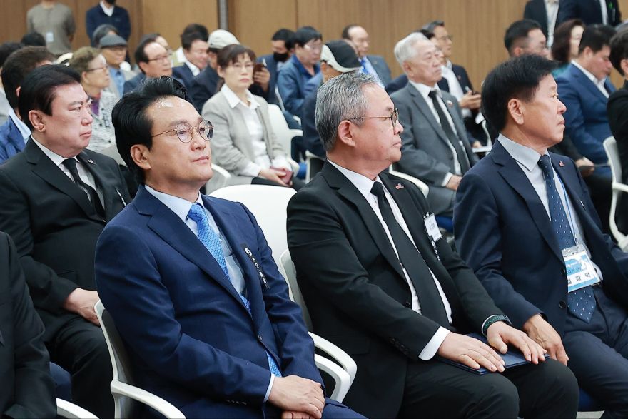 (사진2) 안민석캠프_5_18_미래를_설계하는_역사교육으로_이어가겠다_0518.jpg