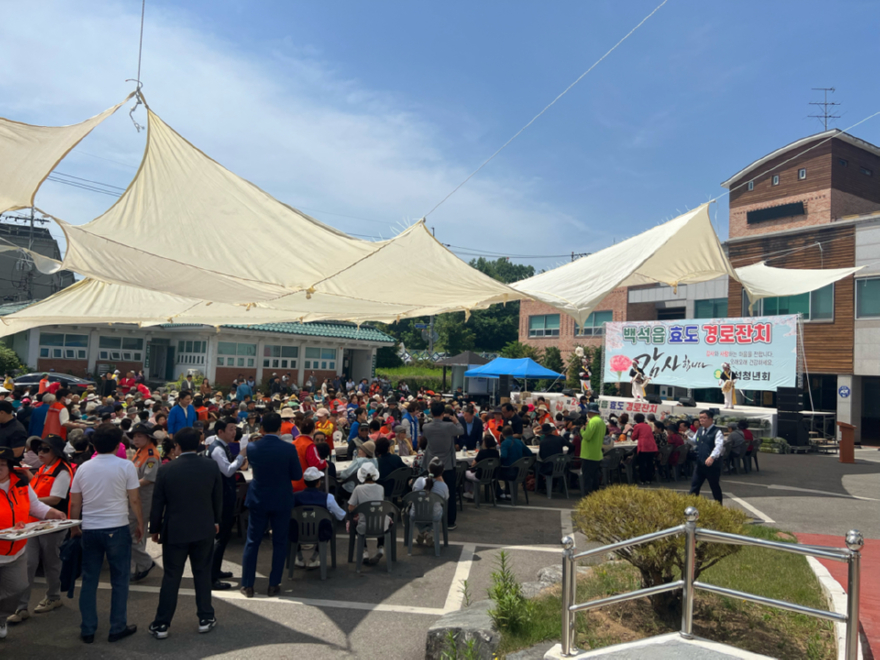 5.19.-양주시 백석청년회, 제24회 백석읍 경로잔치 성황리 개최1.jpg