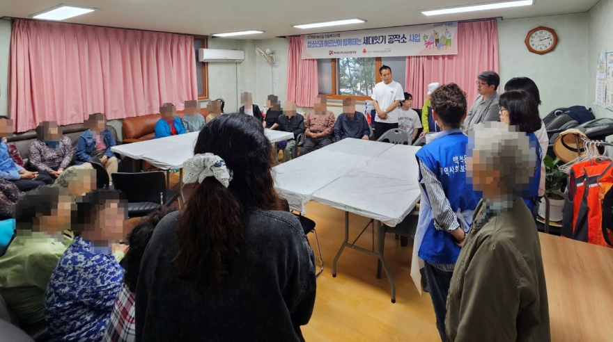 5.21.-백석읍 지역사회보장협의체, 청소년과 어르신 함께하는 ‘세대잇기 공작소’ 운영1.jpg
