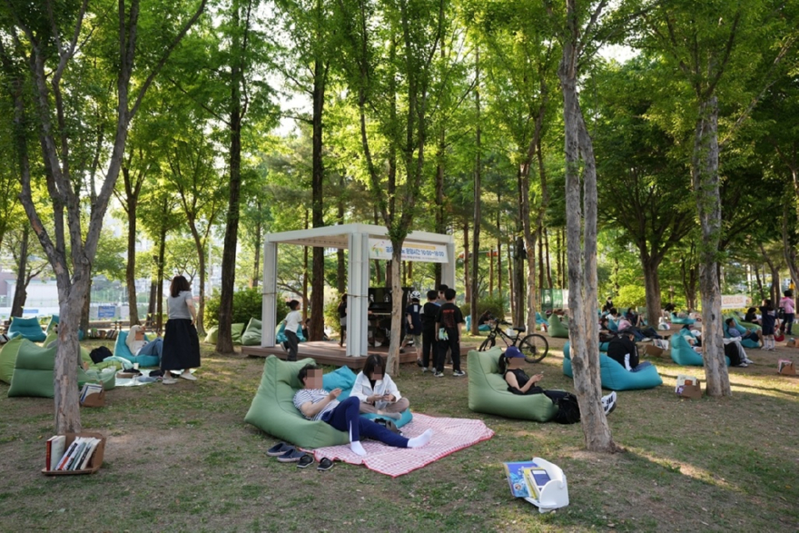 1.도시디자인과(음악과+책,+하천과+공원이+이어진+새로운+도시문화+실험…의정부시,+'음악정원+피크닉'+첫걸음)1.jpg