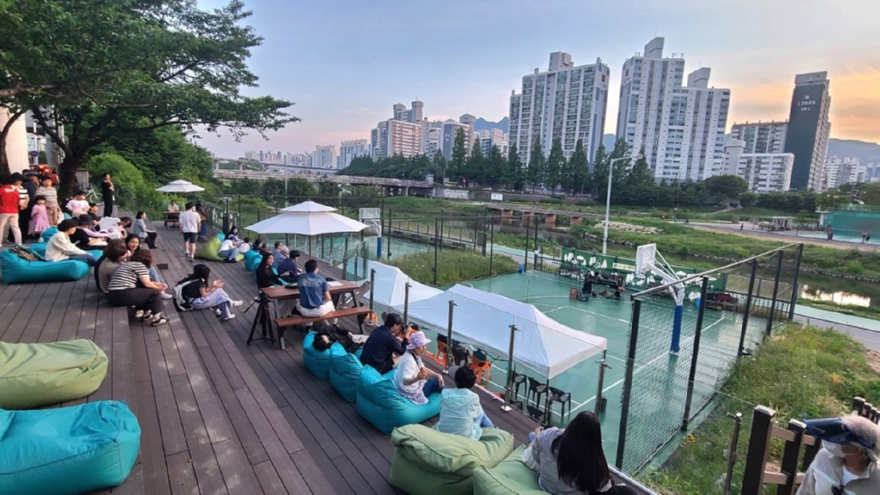 1.도시디자인과(음악과+책,+하천과+공원이+이어진+새로운+도시문화+실험…의정부시,+'음악정원+피크닉'+첫걸음)3.jpg