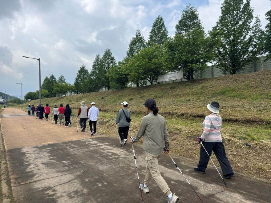 5.22.-양주시보건소, ‘바른자세 걷기교실’ 성료…참여자 건강 개선 효과 확인1.jpg