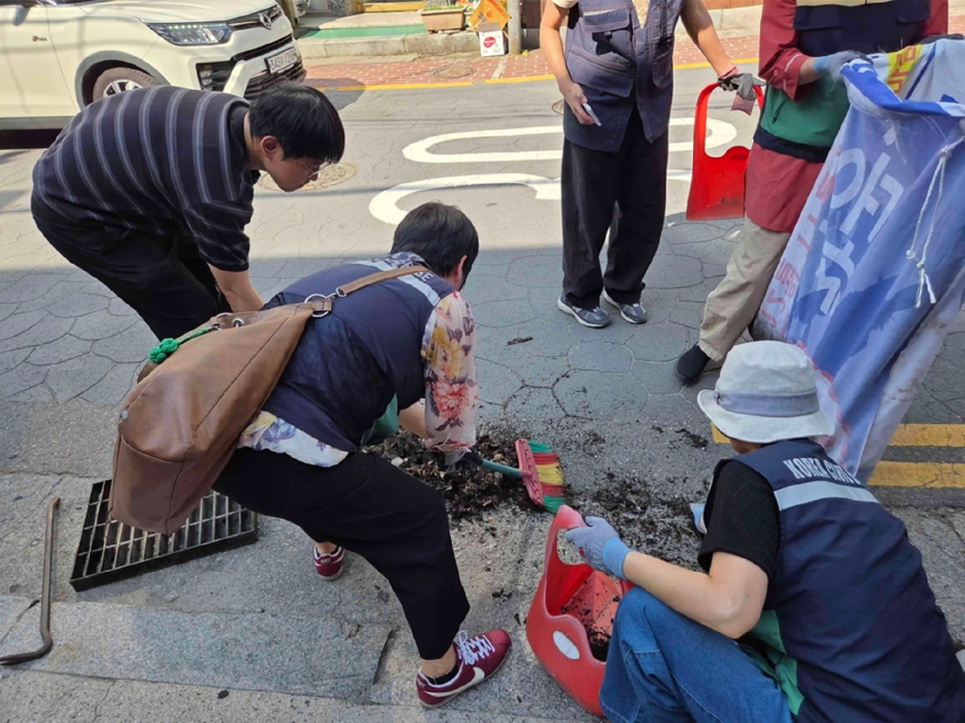 7.송산3동+자치민원과(송산3동,+5월+‘안전점검의+날’+캠페인+실시)1.jpg