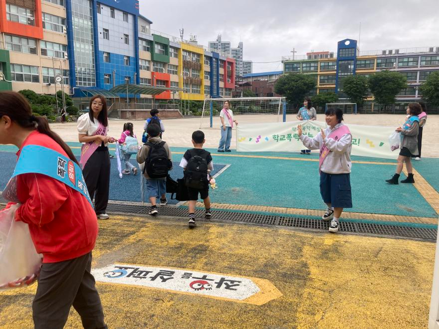 [260528 보도자료] 배영초등학교 학부모회, ‘학교폭력 없는 건강한 학교’ 등교맞이 캠페인 전개 (사진2).jpeg