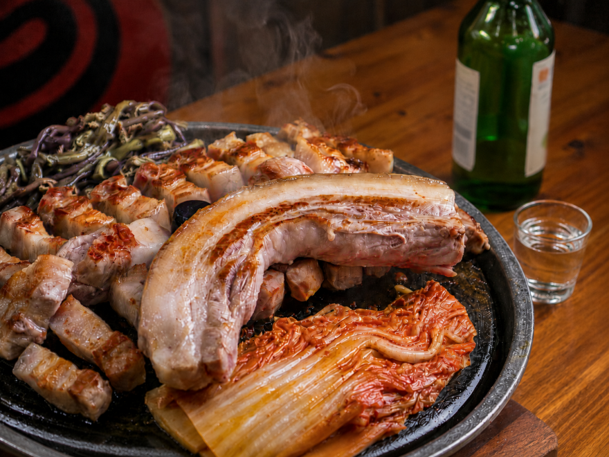 [첨부2] 삼겹살에 쏘주 한잔 찾는 젠슨 황 K-푸드 대표주자 한돈의 매력_사진자료02.png