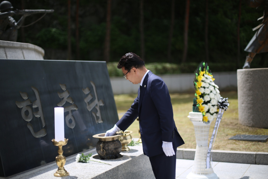 [보도자료] 김원기 의정부시장 당선인, 첫 공식 일정으로 현충탑 참배_배포용1.jpg