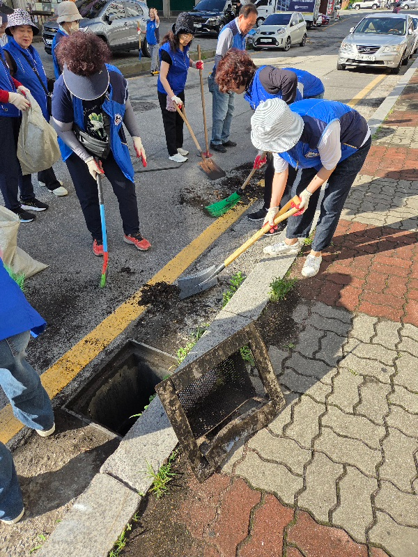 6.송산1동(송산1동,+집중호우+대비+빗물받이+정비활동+실시)2.jpg