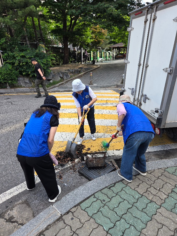 6.송산1동(송산1동,+집중호우+대비+빗물받이+정비활동+실시)3.jpg