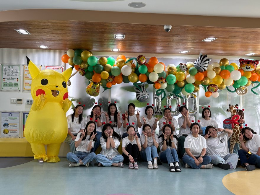 [260610 보도자료] 송양유치원 학부모회, 입학 100일 축하해 행사, 행복한 등원맞이로 하루 출발 (사진2).jpg