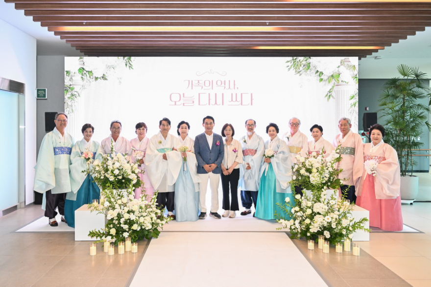 4-1 더 큰 행복 포천시가족센터, 황혼부부 리마인드 웨딩 파티‘가족의 역사, 오늘 다시 쓰다’ 성황리 마무리.jpg