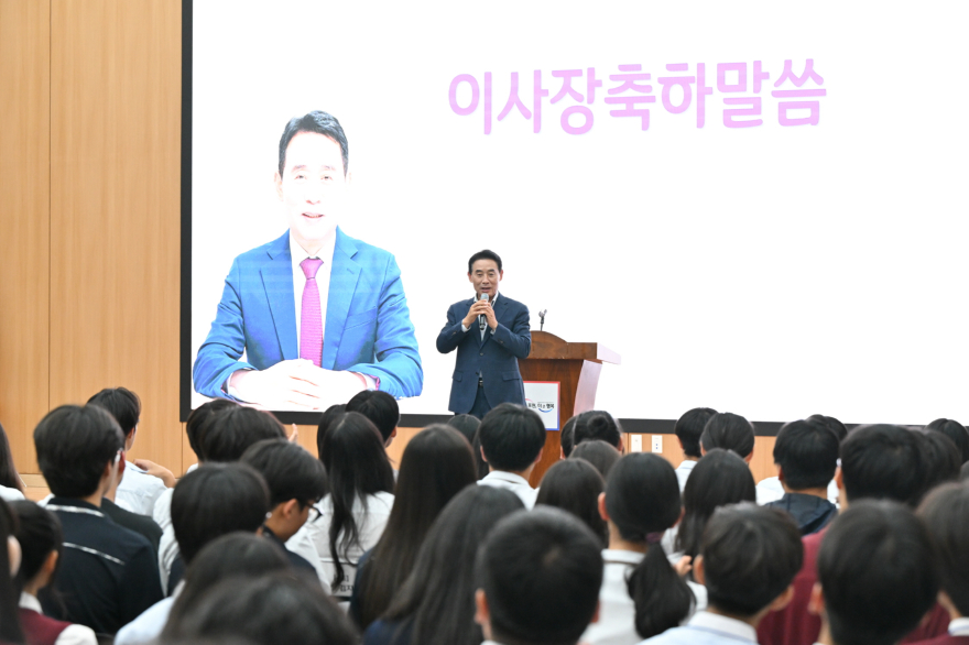 8-3 포천시청소년재단, 2026년 상반기 장학금 수여식 개최.jpg