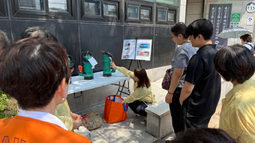 10.송산2동(“비+오기+전에+먼저+갑니다”…송산2동,+침수+취약가구에+배수펌프+사전+배치)1.jpg