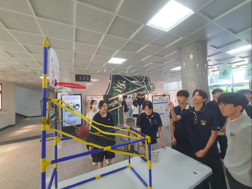 [260515 보도자료] 상우고등학교, 상상을 현실로, 틀을 깨부수는 상우 대박람회 개최 (사진3_박람회).jpg
