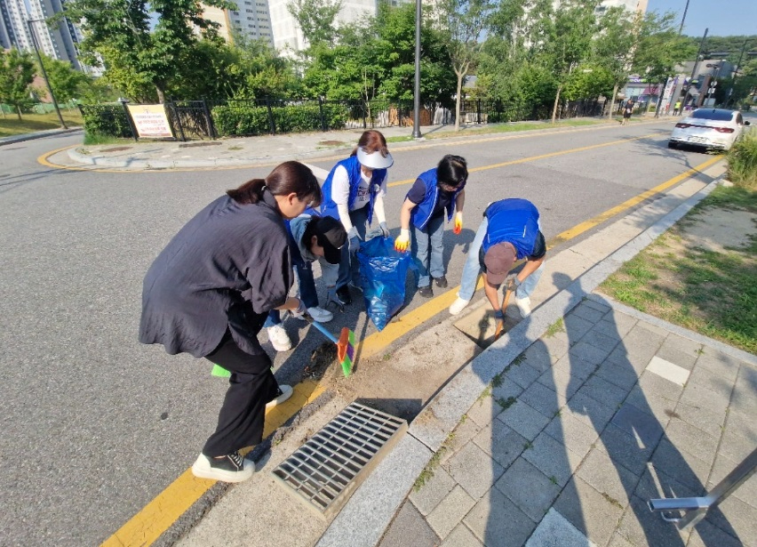 8.고산동(고산동,+빗물받이+집중정비+및+환경정화로+‘Safe+고산’+구현+총력)3.jpg