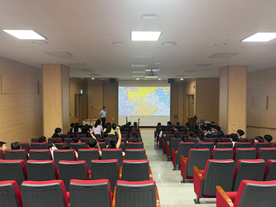 [260618 보도자료] 훈민초등학교, 그림책 「꾸고」, 「노스애르사애」 이범재 작가와의 만남 개최 (사진1).jpg